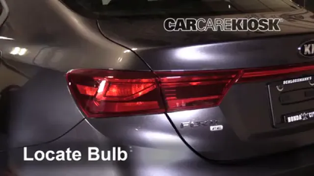 2019 Kia Forte LX 2.0L 4 Cyl. Luces Luz de freno (reemplazar foco)